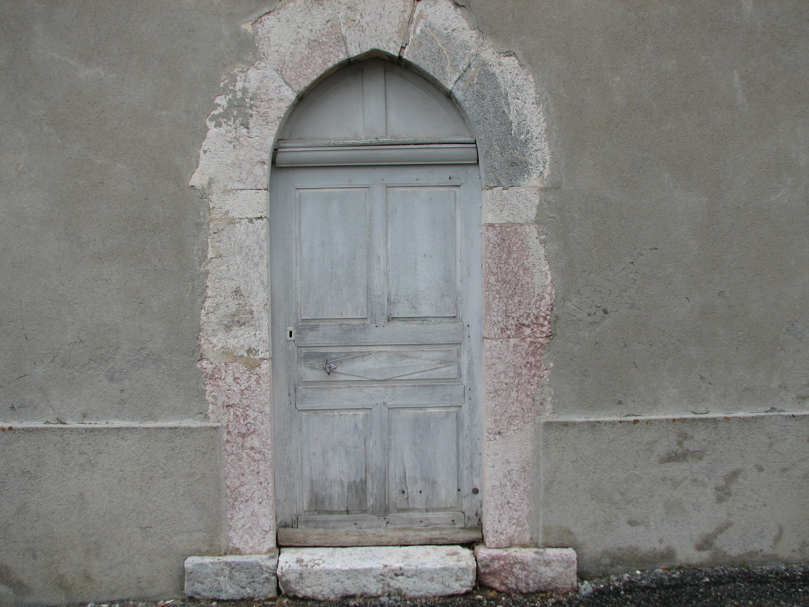 Porte de la chapelle Saint-Pierre Porte de la chapelle Saint-Pierre